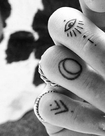 23 Nice Geometric Tattoos For Fingers  Tattoo Designs  TattoosBagcom