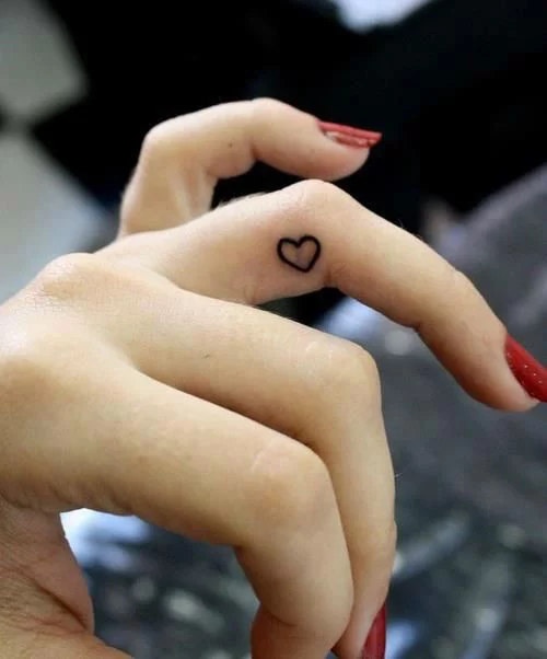 50 Heart Finger Tattoos For Girls