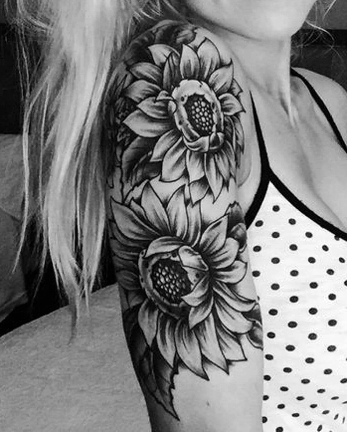 black  gray sunflower tattoo  tattoo studio Ciudad Tattoo Mexico    Sunflower tattoos Tattoos Forearm tattoos